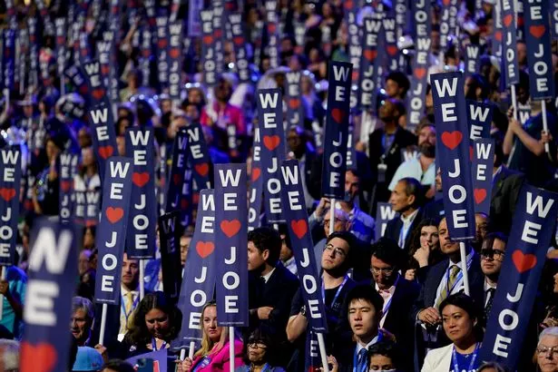 拜登在民主党全国代表大会上发表了“激烈”的最后演讲,高呼“谢谢你,乔,谢谢你”