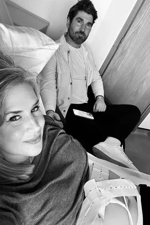 安娜·怀特豪斯(Anna Whitehouse)对那些批评她离婚一年后生孩子的喷子的爆炸性回应