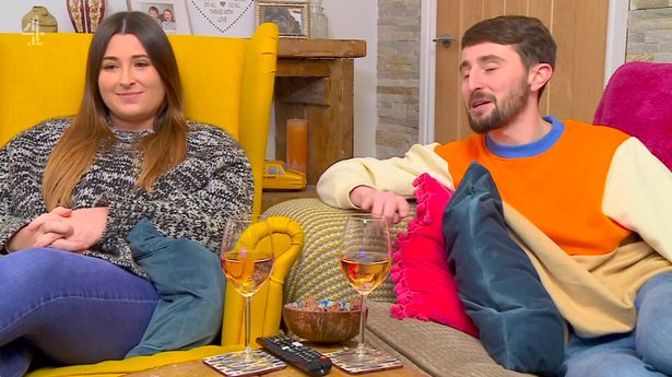 Gogglebox前雇员揭露的幕后秘密被揭穿