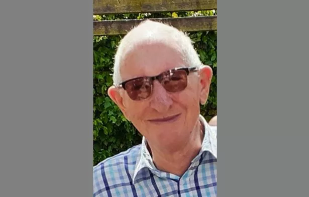 一名男子说,他开了70年车,第一次被罚款,他再也不回城市了