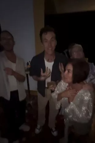 在ITV内部,我是名人喧闹的收尾派对——从即兴体操到深夜卡拉ok