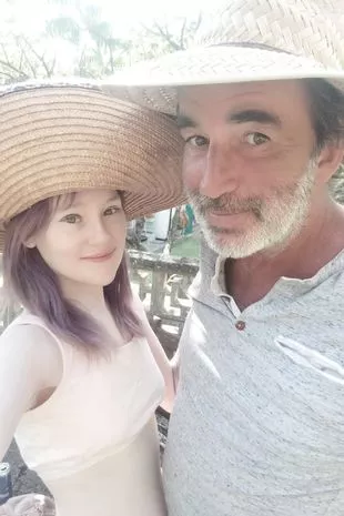 “我比我丈夫小25岁——我被误认为是他的女儿。”