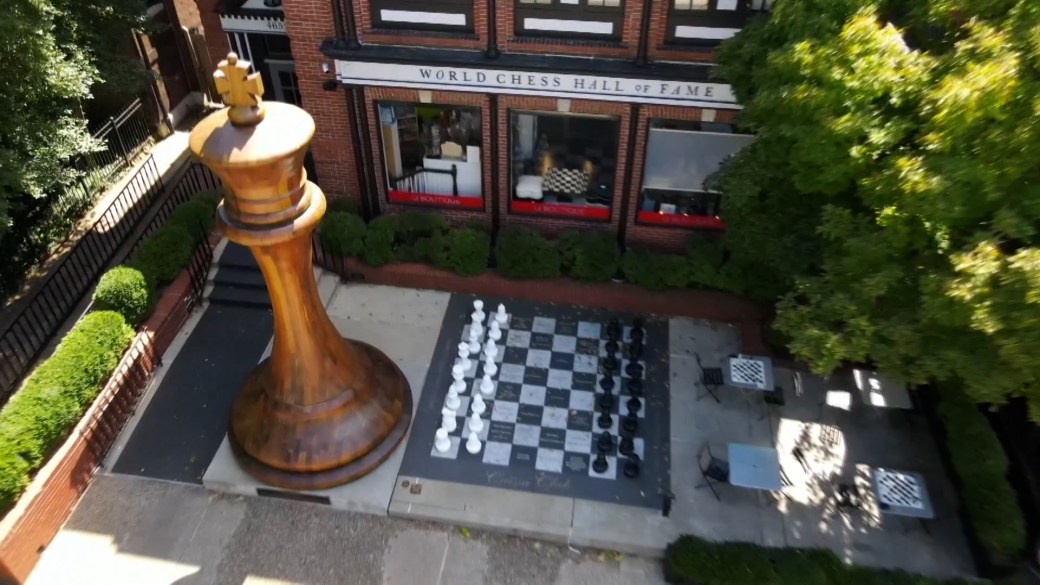 挪威国际象棋大师因牛仔裤纠纷退出比赛
