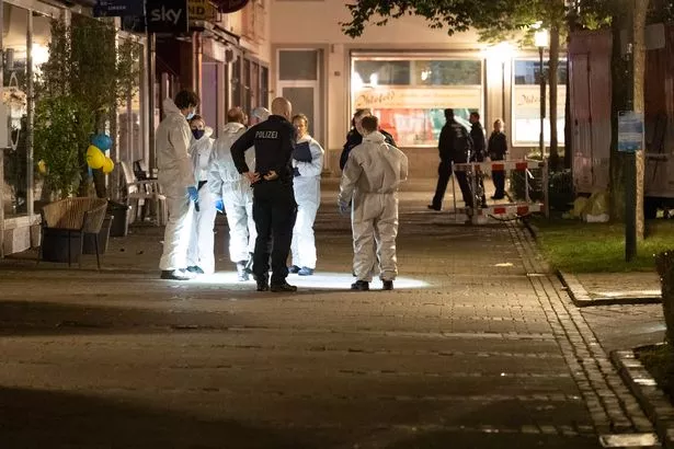 索林根恐怖袭击:紧急搜捕,在逃的持刀男子刺死3人,伤8人