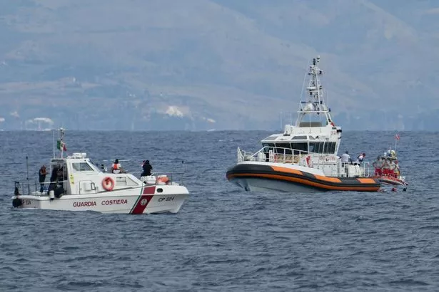 贝叶斯超级游艇,其中七人死亡,将从海底打捞上来
