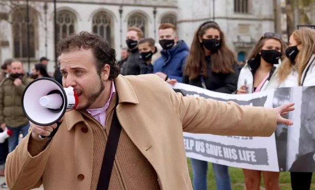 圣诞节期间,英国人被困在迪拜的监狱里——少年到重病的养老金领取者