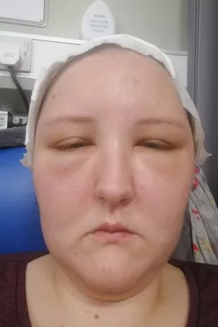一名女子在被法官判定为“骗子”后,留下了自己的“躯壳”
