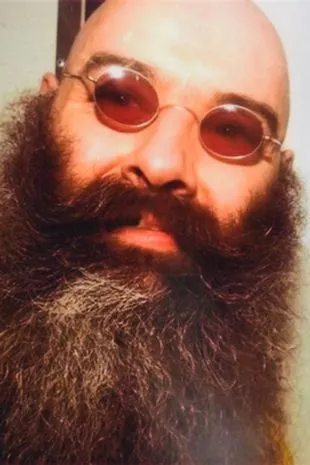 查尔斯·布朗森可能在几个月后获得自由，因为英国最臭名昭着的lag提出了新的报价