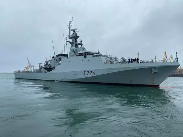 英国皇家海军缴获了第一艘装满价值1.6亿英镑可卡因的潜水艇