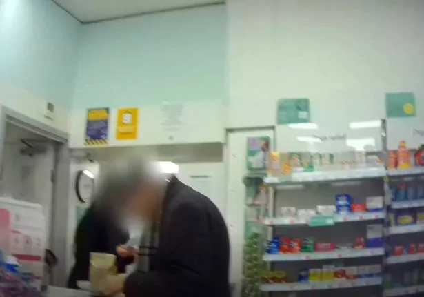 一名未成年女孩在Boots买了一款减肥产品，因为商店谎报了女孩的出生日期