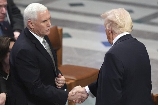 迈克·彭斯（Mike Pence）成为少数几个愿意挑战特朗普2.0版的共和党人之一