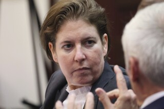 佛罗里达一名女子因将男友拉进行李箱窒息而被判终身监禁