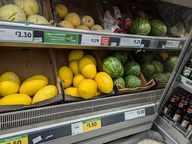 “我在超市开了一个大商店,现在基本用品比Aldi和Lidl还便宜。”