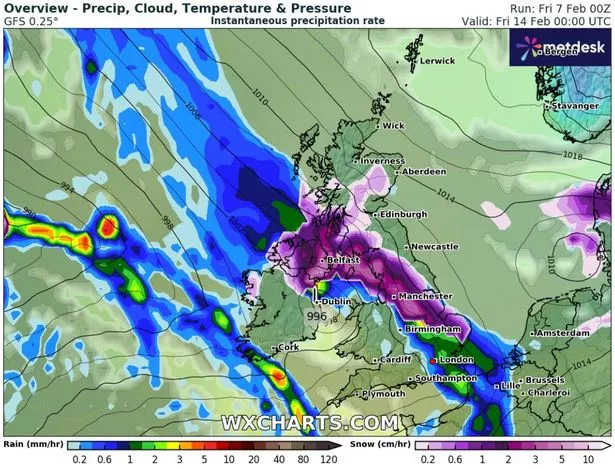 英国的降雪地图显示，情人节当天的暴风雪速度为每小时5厘米，只有两个地区幸免