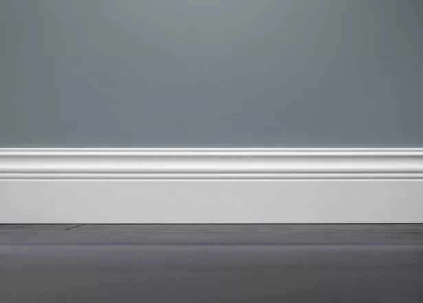 用一件家居用品清洁踢脚板，让灰尘远离“3个月”