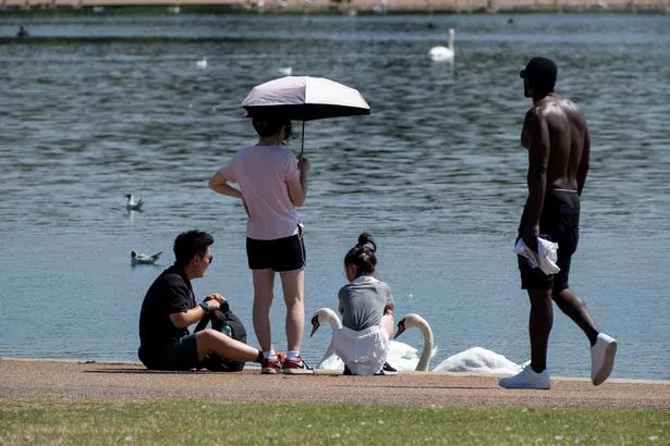 英国热浪:40度的伊比利亚风暴将烘烤英国,精确日期的天气图变成黑色