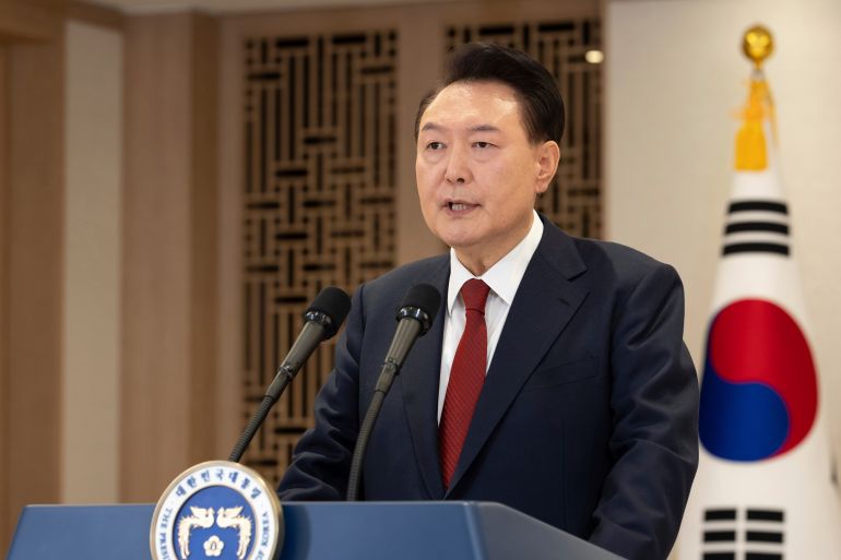 韩国当局因宣布戒严令而寻求逮捕尹光雄