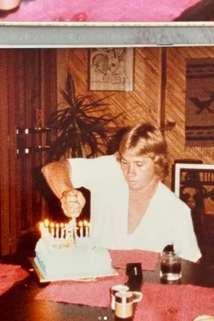 史蒂夫·欧文的儿子罗伯特庆祝21岁生日,并为已故的父亲写了令人心碎的悼词
