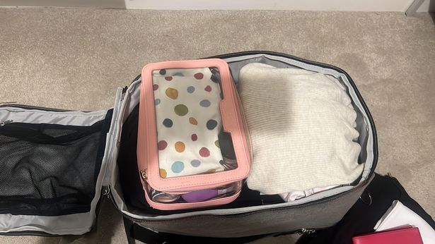 “我从来没有在易捷航空的登机口被罚款,因为我随身带着我值得信赖的Cabin Max包。”