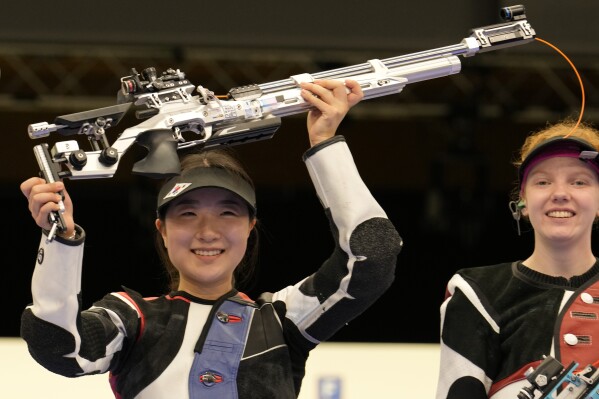 16岁的韩国射手在一场戏剧性的射击比赛中以0.1分的优势获得奥运金牌