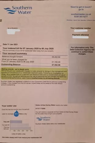 “水务公司不小心收了我们1.2万英镑的账单,还追了我们好几年。”
