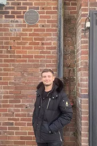 工程师揭示了每月3000英镑的副业如何为假期和住房存款提供资金