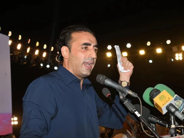Bilawal将房屋所有权授予洪水灾民